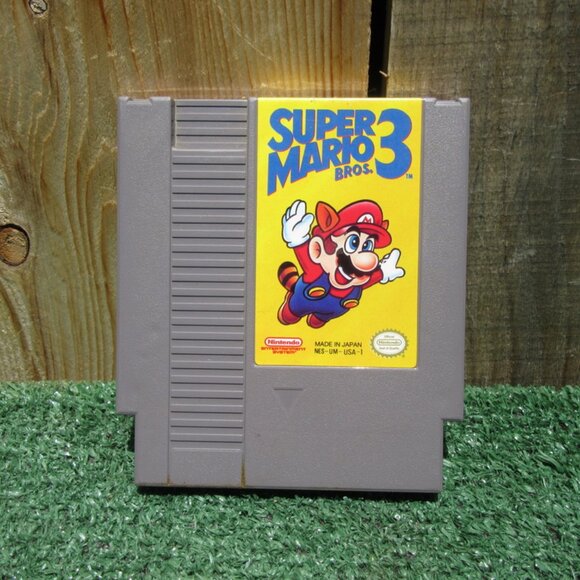 Vintage Nintendo NES-001 Console + Super Mario Bros 3 Duck Hunt Bases Loaded